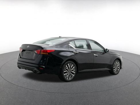 Used 2025 Nissan Altima 2.5 SV FWD image 9