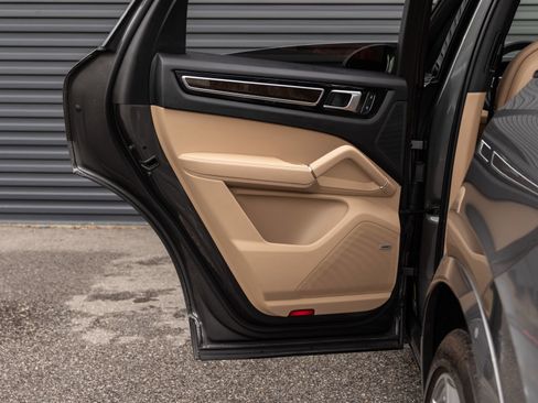 Certified 2022 Porsche Cayenne Coupe AWD/4WD image 26