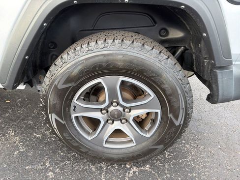 Used 2022 Jeep Wrangler Sport S image 32