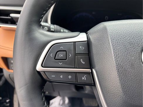 Used 2023 Toyota Highlander Platinum AWD/4WD image 30