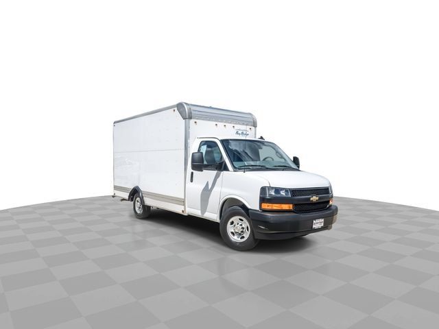 Used 2022 Chevrolet Express 3500 w/ Driver Convenience Package RWD image 2