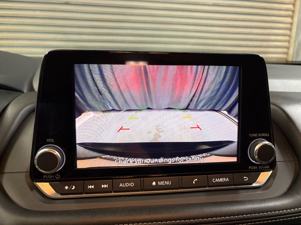 Used 2024 Nissan Rogue S AWD/4WD image 11