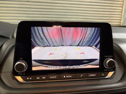 Used 2024 Nissan Rogue S AWD/4WD image 11