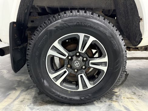 Used 2017 Toyota Tacoma TRD Off-Road image 28