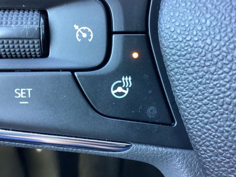 Used 2025 Chevrolet Trax LT w/ LT Convenience Package image 29