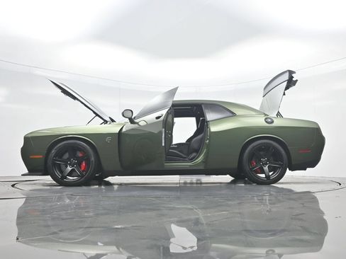 Used 2022 Dodge Challenger SRT Hellcat w/ Plus Package RWD image 49
