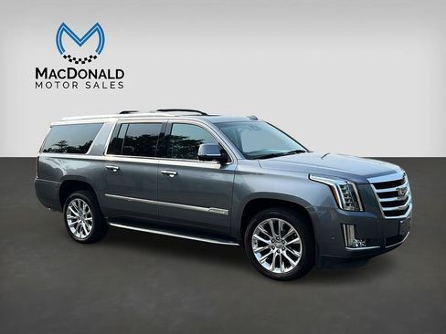 Used 2019 Cadillac Escalade ESV Luxury AWD/4WD image 2