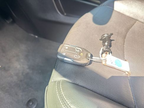 Used 2024 GMC Terrain SLT image 22