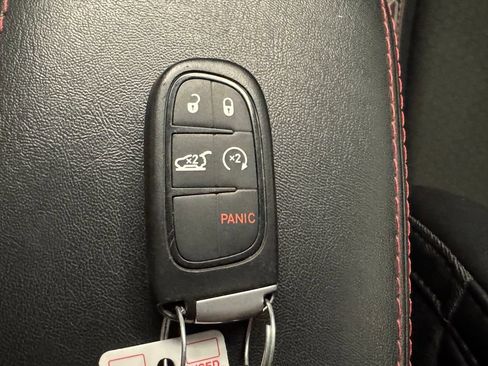 Used 2019 Jeep Cherokee Trailhawk w/ Comfort/Convenience Group AWD/4WD image 17