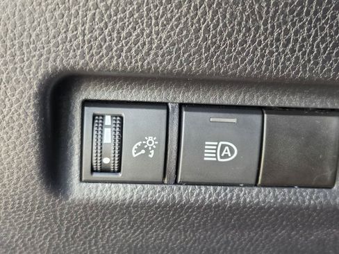 Used 2025 Toyota RAV4 XLE FWD image 25