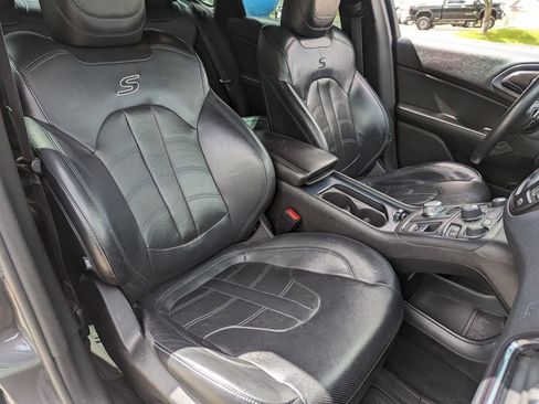 Used 2016 Chrysler 200 S w/ Navigation & Sound Group I image 35