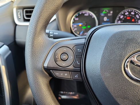 Used 2022 Toyota RAV4 XLE image 16