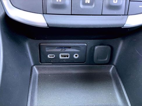 Used 2024 GMC Terrain SLT image 31