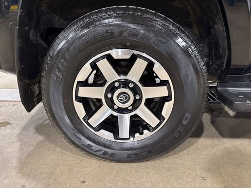 Used 2024 Toyota 4Runner TRD Off-Road Premium image 9