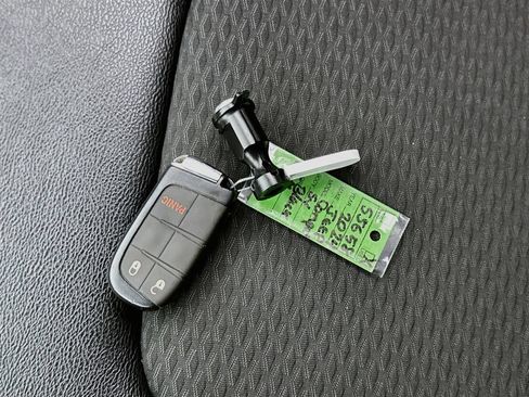 Used 2024 Jeep Compass Latitude AWD/4WD image 26