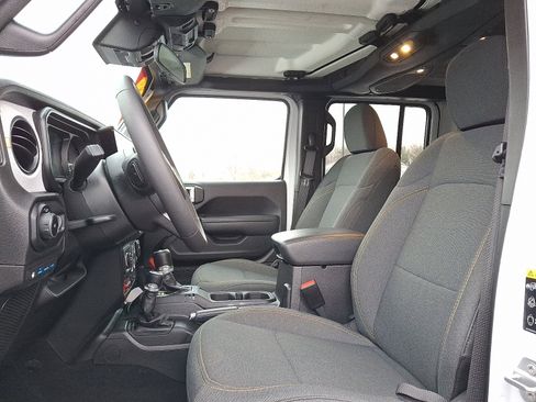 Certified 2025 Jeep Wrangler Willys image 13