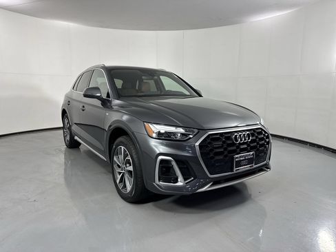 Used 2023 Audi Q5 2.0T Premium w/ Convenience Package AWD/4WD image 3