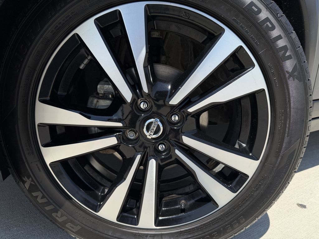 Used 2019 Nissan Kicks SR w/ SR Premium Package FWD image 9