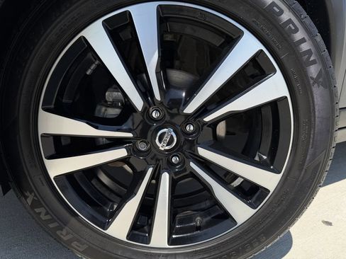 Used 2019 Nissan Kicks SR w/ SR Premium Package FWD image 9