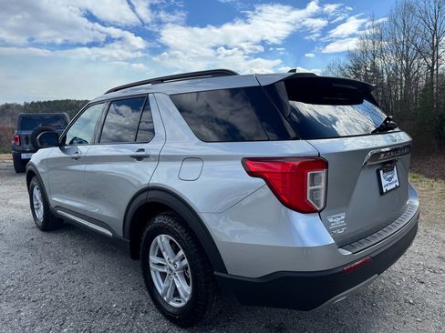 Used 2024 Ford Explorer XLT w/ Equipment Group 202A image 5