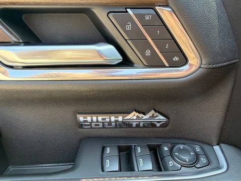 Used 2023 Chevrolet Silverado 1500 High Country w/ Technology Package AWD/4WD image 18