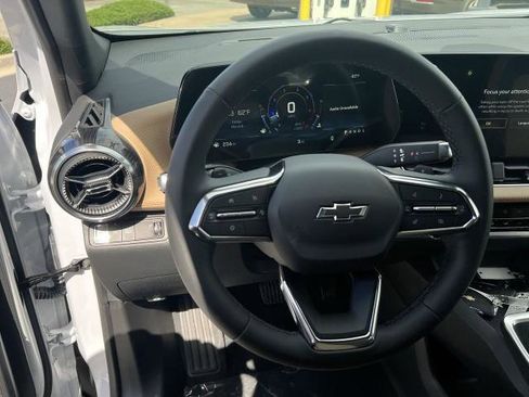 New 2026 Chevrolet Equinox ACTIV FWD image 11