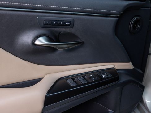 Used 2019 Lexus ES 300h image 15