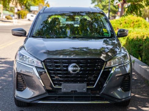 Used 2023 Nissan Kicks SV image 3