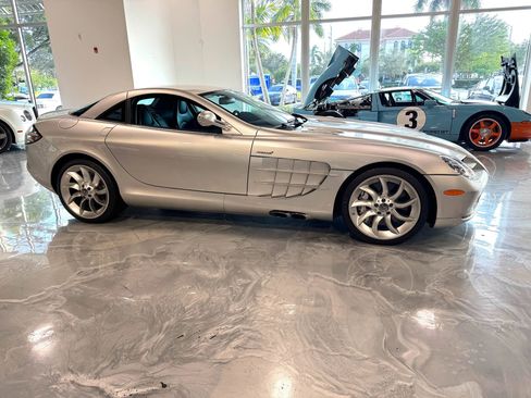 Used 2006 Mercedes-Benz SLR image 10