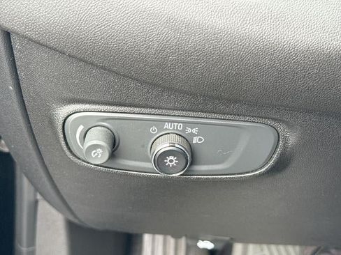 Used 2019 Chevrolet Equinox LT FWD image 18