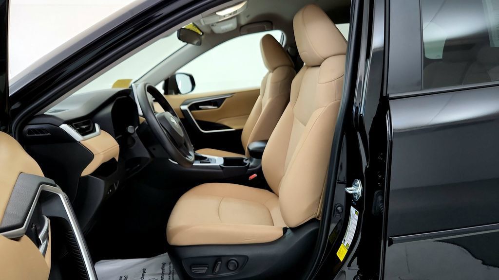 Certified 2025 Toyota RAV4 XLE AWD/4WD image 25