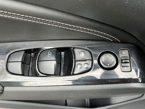 Used 2023 Nissan Altima 2.5 SV w/ SV Premium Package FWD image 12