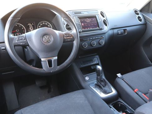 Used 2017 Volkswagen Tiguan Limited w/ Premium Package FWD image 4