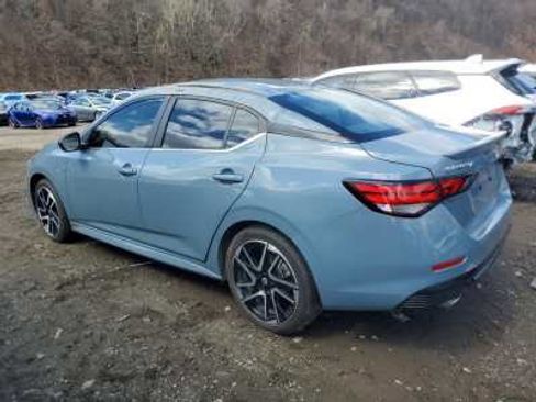 Used 2025 Nissan Sentra SR w/ SR Premium Package FWD image 3