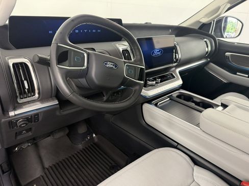Certified 2026 Ford Expedition Max Platinum w/ Platinum Ultimate Package AWD/4WD image 19