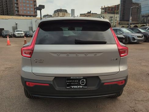 Used 2024 Volvo XC40 B5 Core AWD/4WD image 6