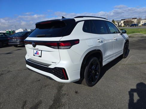 New 2026 Volkswagen Tiguan SE R-Line AWD/4WD image 3