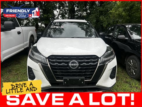 Used 2024 Nissan Kicks SR w/ SR Premium Package FWD image 2