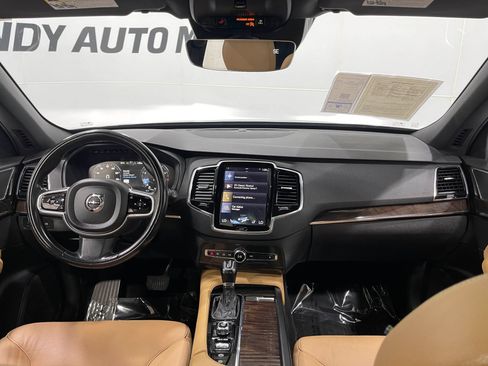 Used 2018 Volvo XC90 T6 Momentum w/ Convenience Package AWD/4WD image 19