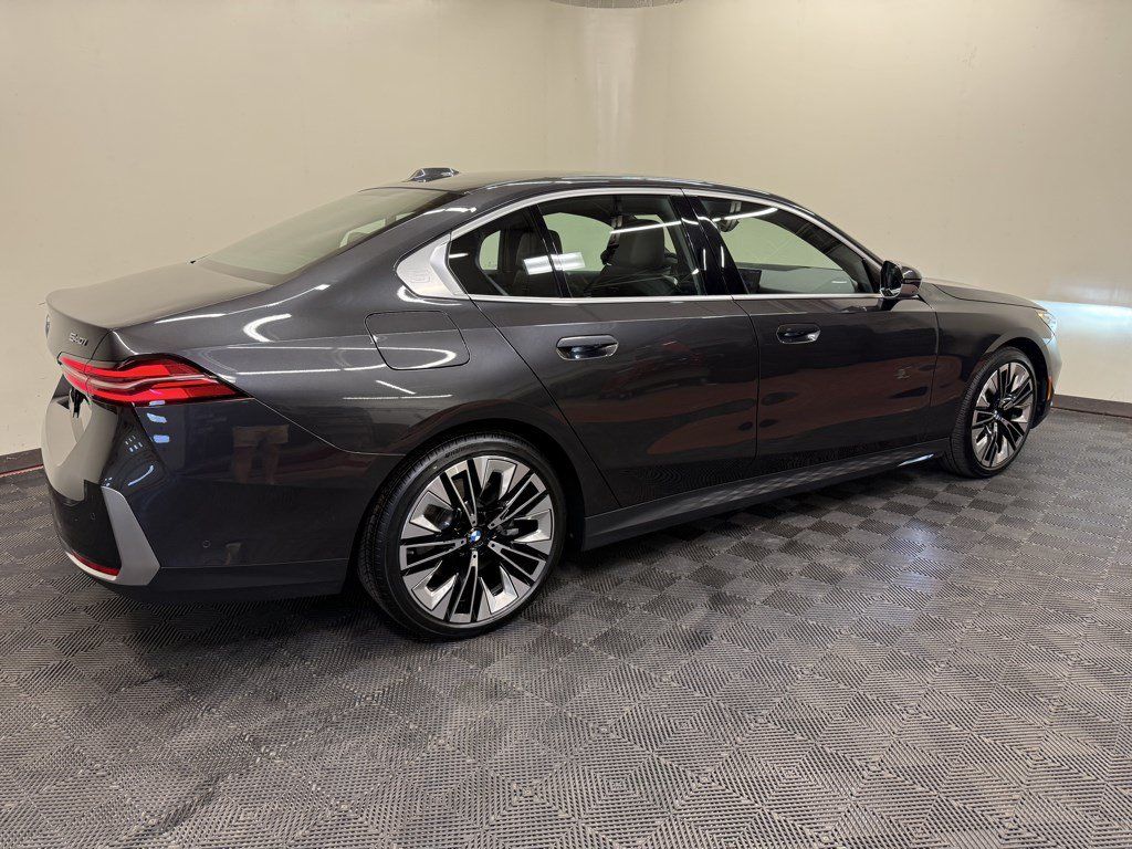 Used 2024 BMW 540i xDrive AWD/4WD image 15