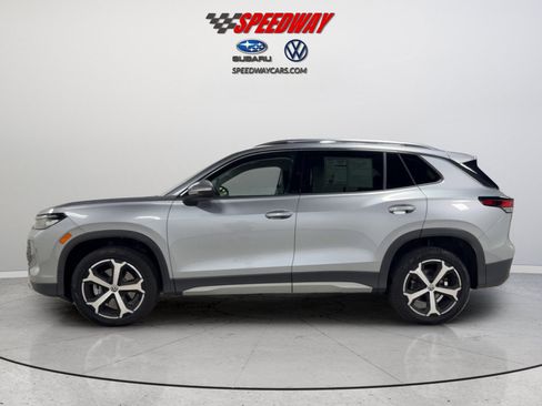 Certified 2025 Volkswagen Tiguan SE AWD/4WD image 10