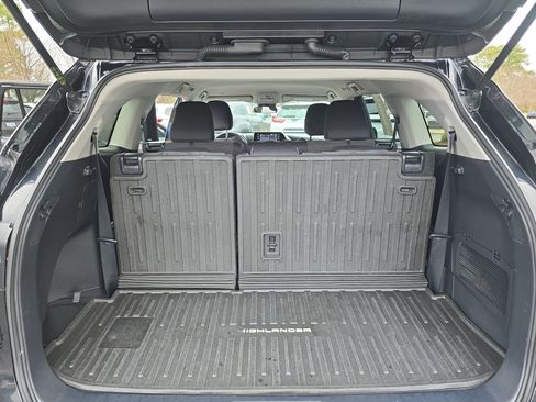 Used 2021 Toyota Highlander L image 12