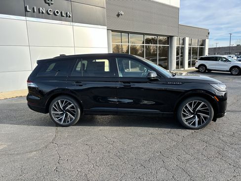 New 2025 Lincoln Aviator Black Label w/ Jet Appearance Package image 8