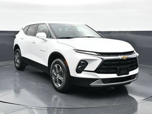 Used 2025 Chevrolet Blazer LT FWD image 4