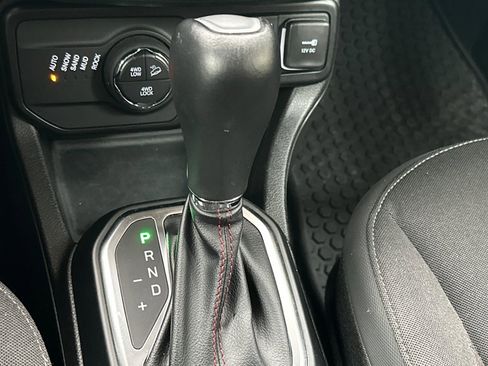 Used 2023 Jeep Renegade Trailhawk image 28