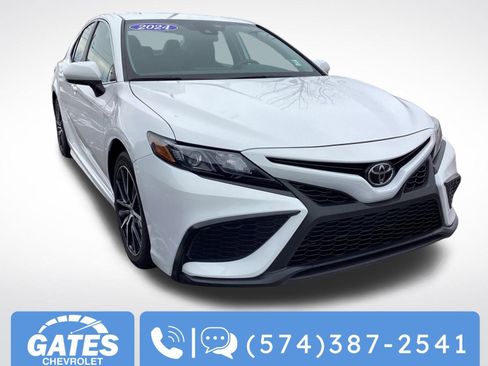 Used 2024 Toyota Camry SE image 1