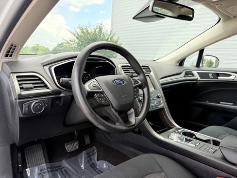 Used 2019 Ford Fusion SE FWD image 14