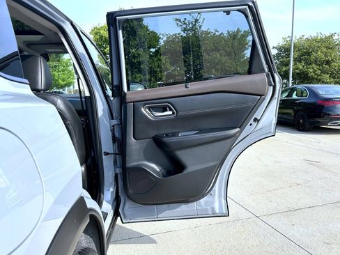 Used 2023 Nissan Rogue Platinum w/ Platinum Premium Package AWD/4WD image 17