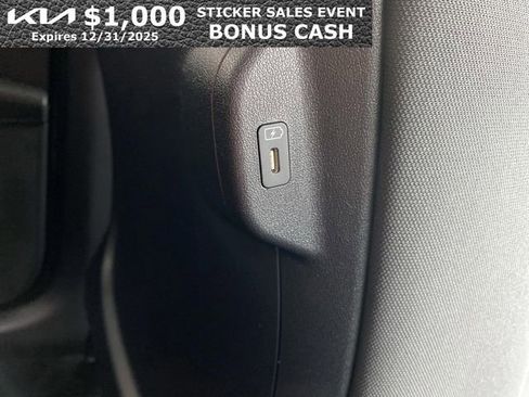 New 2025 Kia Niro LX image 31