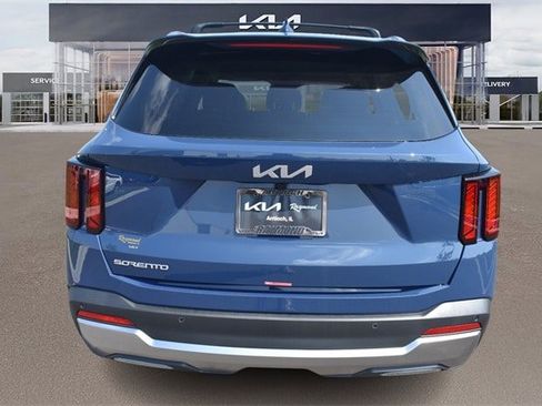 New 2025 Kia Sorento S image 4